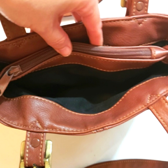 Liz Claiborne Tan leather purse - Picture 8 of 8